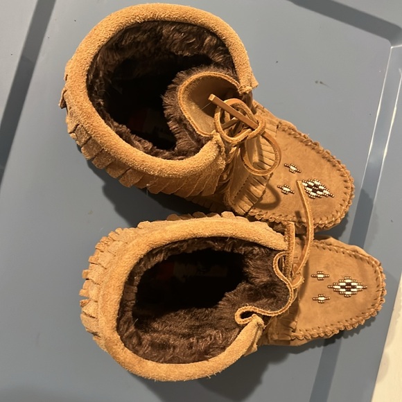 Women’s Manitobah Moccasins size 7 - Picture 5 of 7